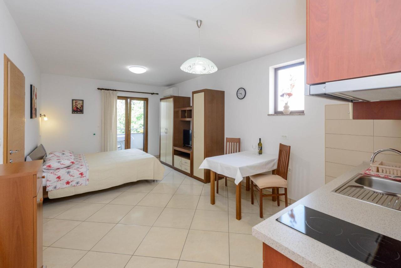 Apartments Milar Ровинь Экстерьер фото